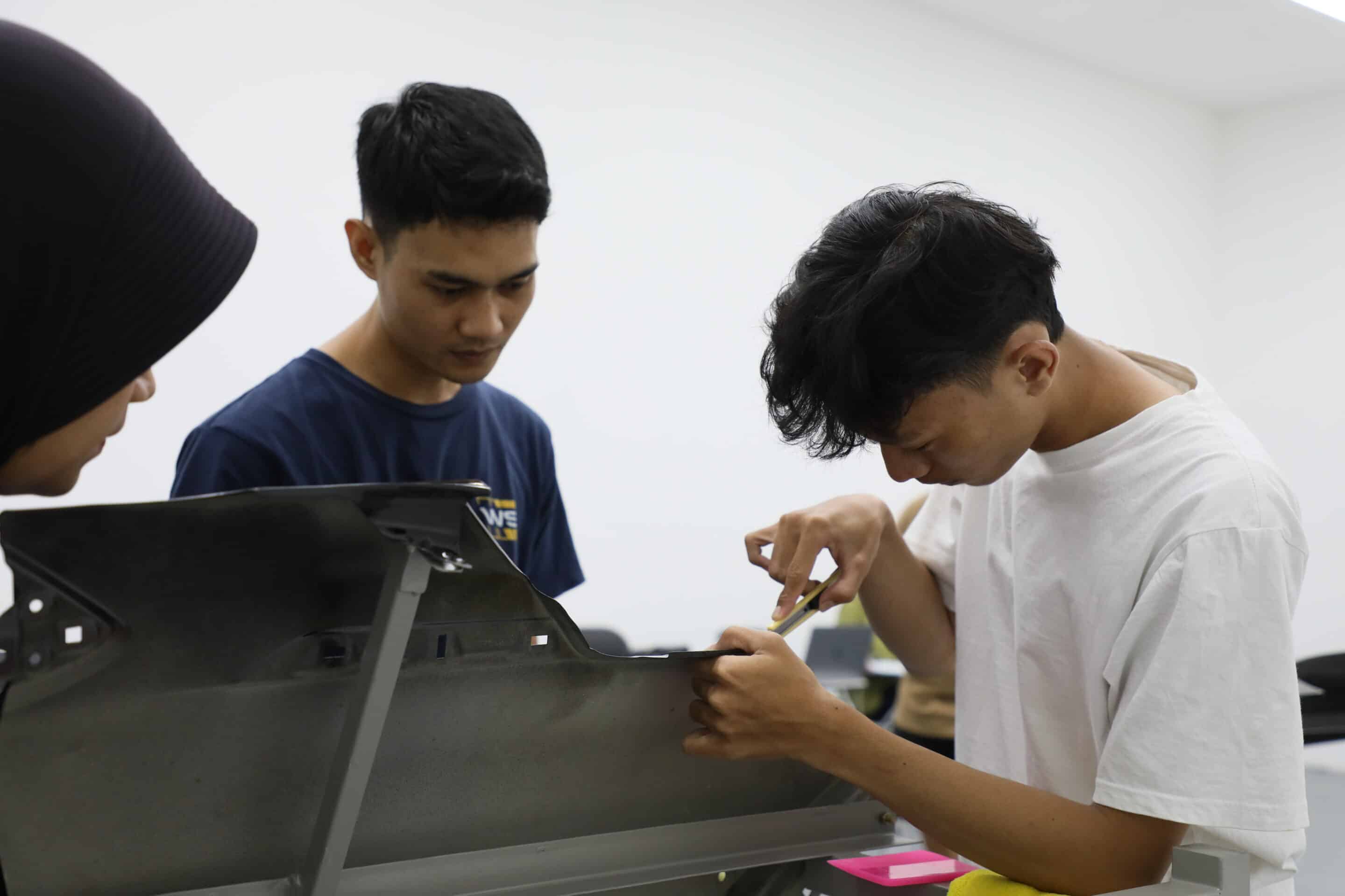 vinyl sticker mobil wrap station